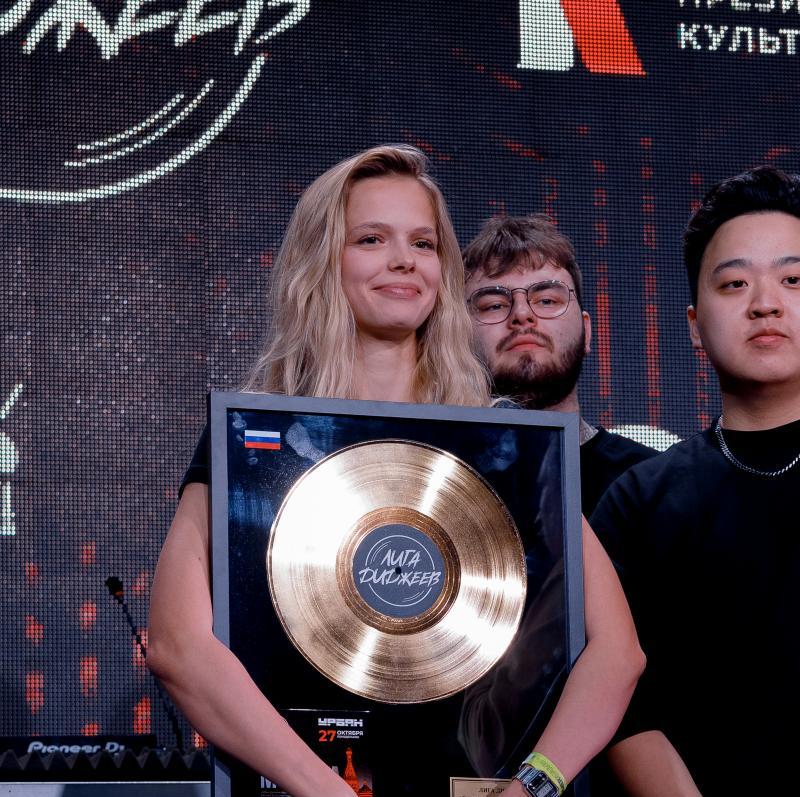 "Лига Диджеев 2025": YÜNIKA покорила URBAN и стала лучшим диджеем страны